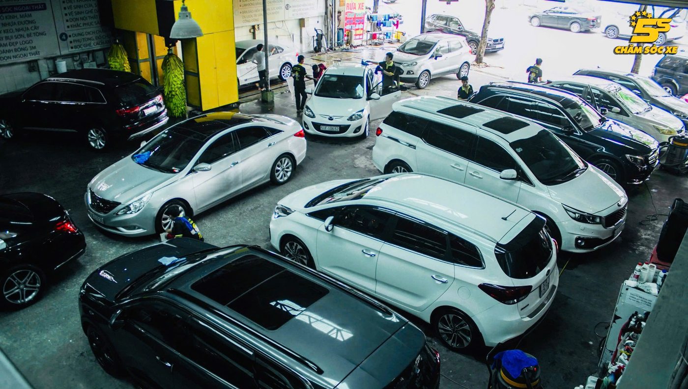 Bãi xe khách hàng tại tiệm chăm sóc xe 5S dùng hệ thống GO&GO