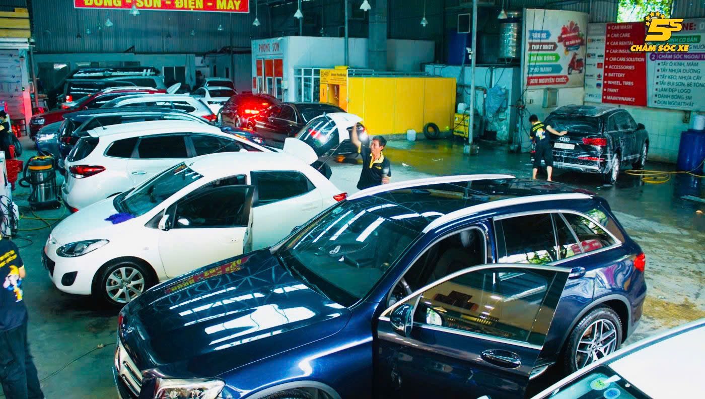 Bãi xe tại tiệm chăm sóc xe 5S